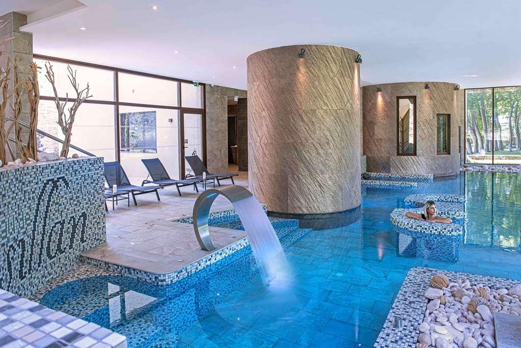Chateau De Massillan 4*